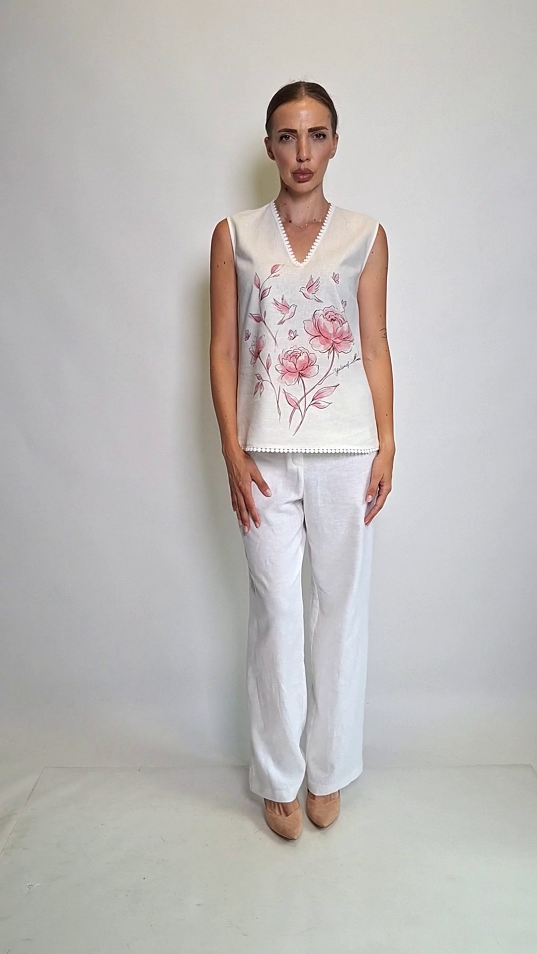 Linen Top with Fine Lace Vita Peony